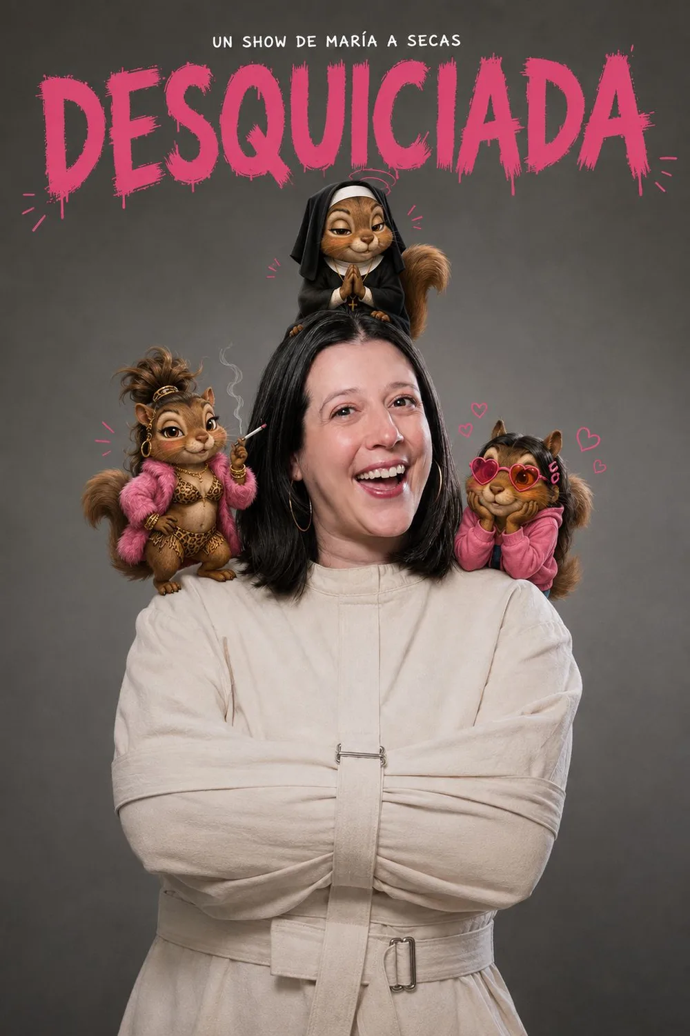 Cartel de Desquiciada: María A Secas ríe con una camisa de fuerza mientras tres ardillas caricaturizadas —una vestida de monja, una con abrigo rosa y cigarro, y otra con lentes de corazón— se asoman sobre su cabeza y sus hombros